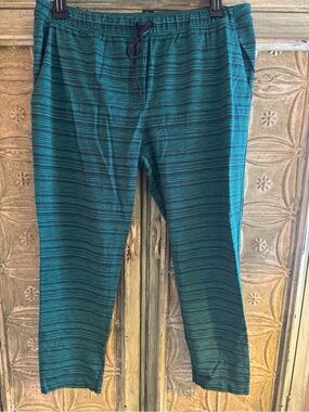 Lululemon athletica Jet Crop green striped pant size 12